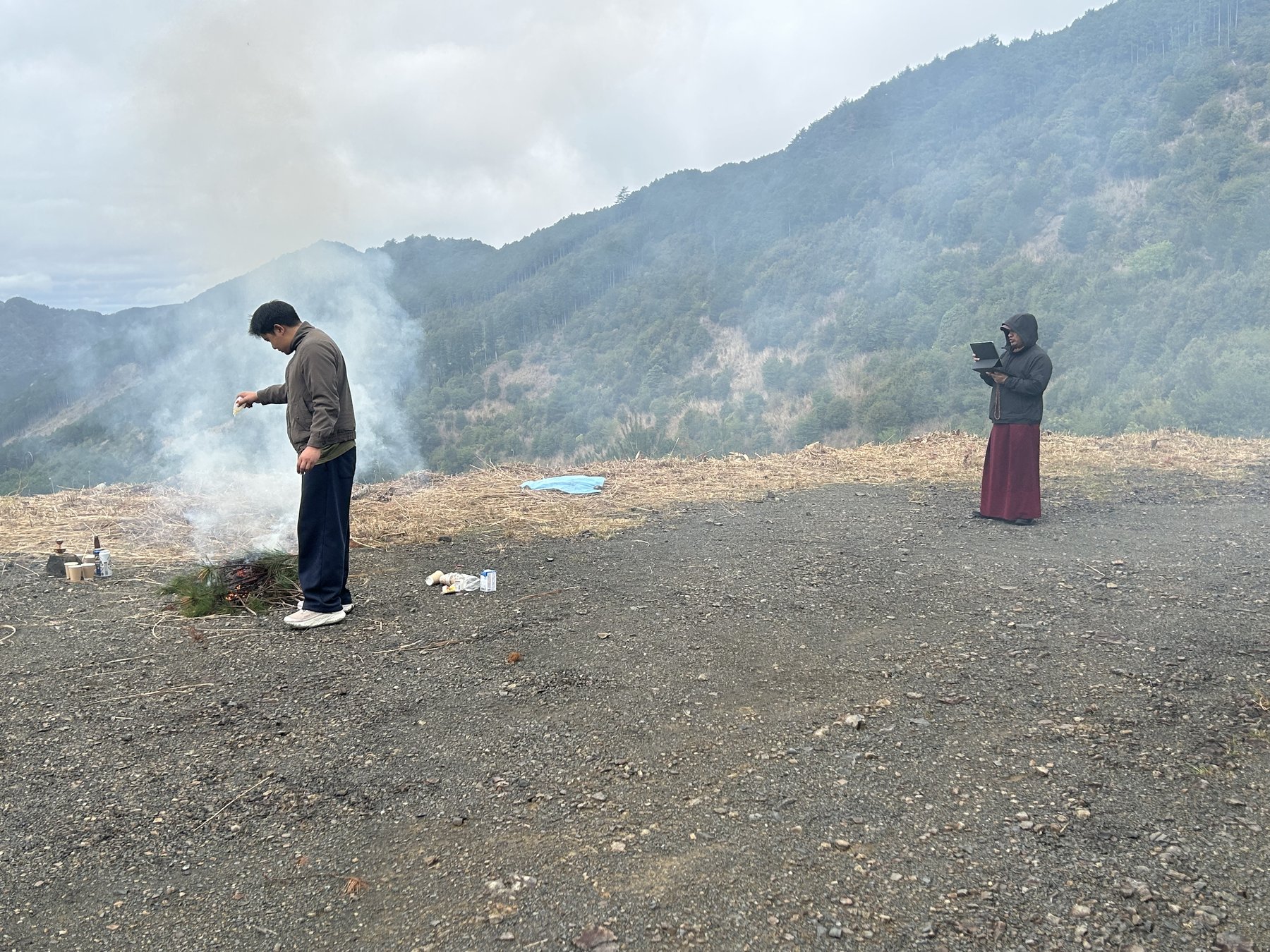 熊野の山林で行われる煙供養