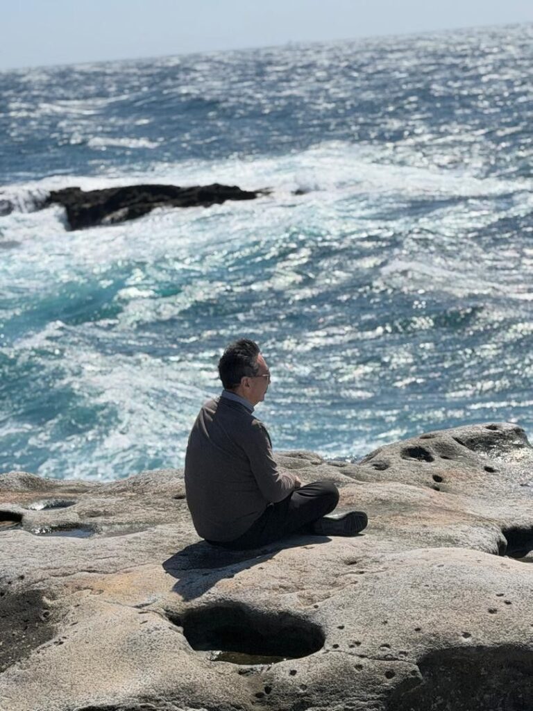 熊野の海辺にて